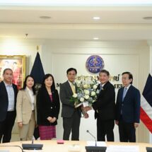“ภูมิธรรม” ถกสภาอุตสาหกรรมยานยนต์ไทย แก้ปัญหาส่งออก หนุนเอกชนปรับรับกติกาโลกใหม่