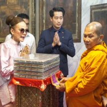 ผอ.ฟ้า ถวายพระสมเด็จ 24 วัดทั่วประเทศ 3 หมื่นองค์ ดารา-นักร้อง ชาวบ้านแห่ร่วมงานคึกคัก