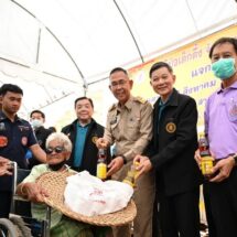 ผู้ว่าฯโคราช เป็นประธานทิ้งกระจาดของมูลนิธิป่อเต็กตึ๊ง แห่งที่ 2