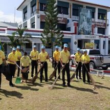 ผบ.คุกชลบุรี นำจนท.-ผู้ต้องขัง ทำกิจกรรมจิตอาสา เนื่องในวันคล้ายวันพระบรมราชสมภพ ในหลวง ร.9