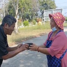 ของหายต้องได้คืน! ชื่นชมเถ้าแก่เนี้ยทำเฟอร์นิเจอร์ เก็บกระเป๋าเงินคืนโชเฟอร์รถพ่วง