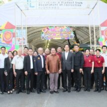 รมว.ยุติธรรม เยี่ยมชมออกร้านผลิตภัณฑ์ฝีมือผู้ต้องราชทัณฑ์ ในงานเกษตรแฟร์’68