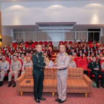 เสธ.ทร.ต้อนรับนักศึกษาวปอ.บอ. รุ่นที่ 2ศึกษาดูงานการฝึกปัญหาที่บังคับการ (CPX) ในการฝึกทร.ปี’68