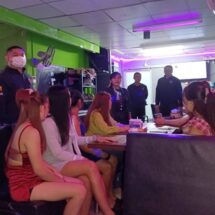 บิ๊กปูเอาจริง! สตม.เปิดปฏิบัติการกลางดึก ปูพรมตรวจคาราโอเกะ-บาร์โฮสต์ ทั่วกรุง รวบต่างด้าวลักลอบทำงานเกินครึ่งร้อย