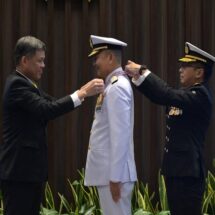 ผบ.ทร. เยือนสิงคโปร์ เข้ารับเครื่องอิสริยาภรณ์เชิดชูเกียรติทางทหาร