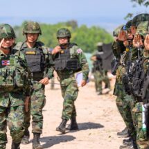 เสธ.ทร. เยี่ยมบำรุงขวัญทหารกองกำลังป้องกันชายแดนจันทบุรีและตราด ที่ปฏิบัติแนวหน้าชายแดน