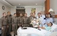 “บิ๊กอ้อ” รุดเยี่ยมให้กำลังใจ ‘ตำรวจทางหลวง’ หลังถูกกระสุนอาวุธสงครามยิงถากหูขณะปฏิบัติหน้าที่