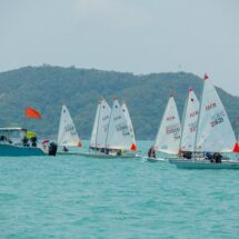 ศึกแล่นใบ ชิงแชมป์ประเทศไทย วันที่สาม ขณะที่เรือใบคนพิการ เริ่มแข่งวันแรก ที่อ่าวดงตาล