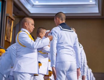 ผบ.ทร. ประดับเครื่องหมายยศ “นักเรียนจ่า-นักเรียนดุริยางค์” ปี’69