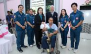 มูลนิธิป่อเต็กตึ๊ง สนับสนุนค่าพาหนะ-สิ่งของผู้รับขาเทียมอุบลราชธานี