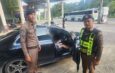 ตร.ทล. สกัดจับรถหรูสวมทะเบียนปลอมคาด่านตรวจ อ้างแฟนนำรถมาให้ใช้งาน