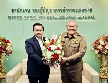 ปธ.มูลนิธิครอบครัวพอเพียง เข้าพบ รอง ผบ.ตร. ขอบคุณปราบบุหรี่ไฟฟ้า