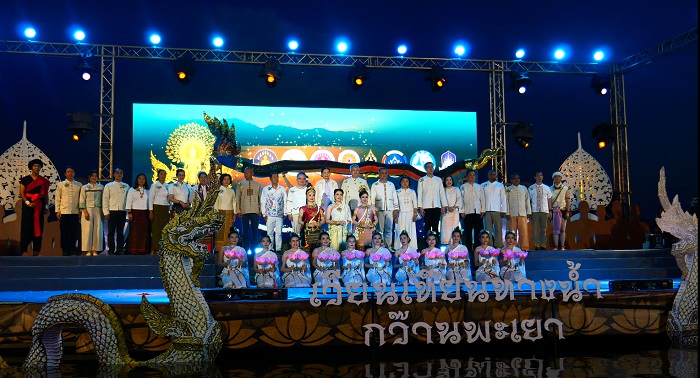 งานเวียนเทียนทางน้ำกว๊านพะเยา หนึ่งเดียวในโลก สุดอลังกาล