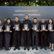 คณะผู้บริหาร และพนักงานกลุ่มบริษัท เอ็ม บี เค ร่วมเฝ้าฯ รับเสด็จในหลวง พระราชินี และพระบรมวงศานุวงศ์ เชิญพระศพสมเด็จพระเจ้าลูกเธอ เจ้าฟ้าพัชรกิติยาภาฯ ไปยังพระที่นั่งพิมานรัตยา