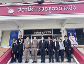 อธิบดีกรมคุ้มครองสิทธิฯ ลงพื้นที่ตรวจเยี่ยมให้กำลังใจคณะทำงานบริหารประจำศูนย์ไกล่เกลี่ย จ.ชลบุรี