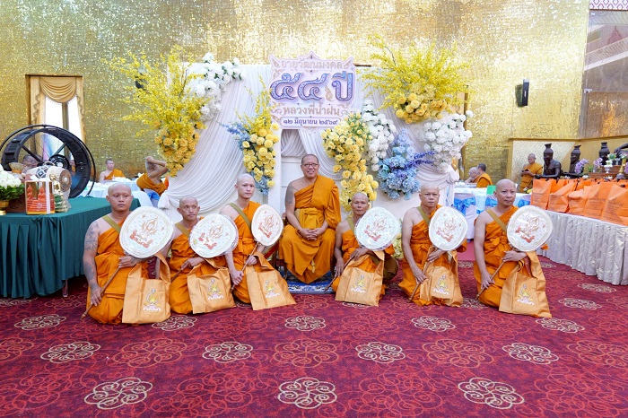 ศิษยานุศิษย์ ร่วมถวายมุฑิตาสักการะ อายุวัฒนมงคล 54 ปี หลวงพี่น้ำฝน วัดไผ่ล้อม