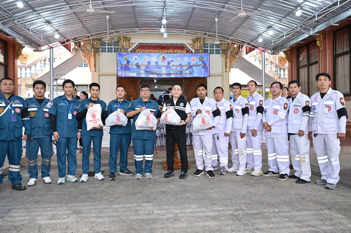 กอ.รมน.จับมือ มูลนิธิป่อเต็กตึ๊ง มอบสิ่งของอุปโภคบริโภค บรรเทาทุกข์ค่าครองชีพประชาชน