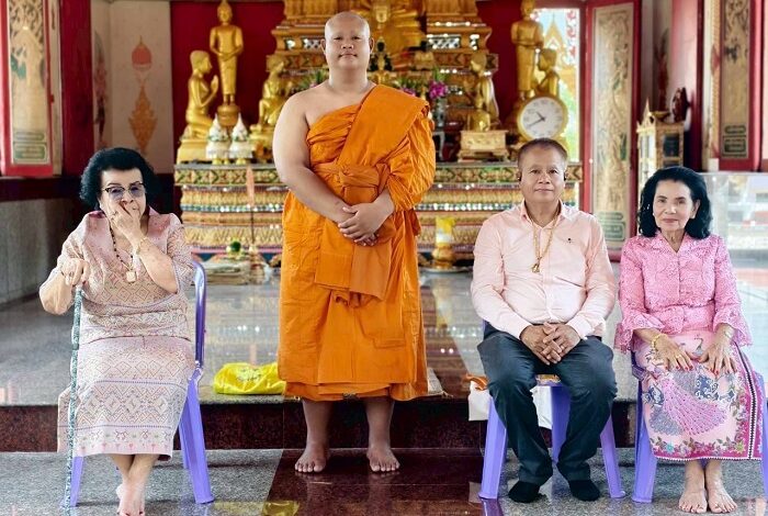 “สุรสีห์ เลิศวังพง” ก้าวสู่ร่มกาสาวพัสตร์ ทดแทนคุณบิดา-มารดา ญาติมิตรแห่ร่วมอนุโมทนาบุญ