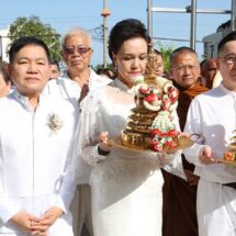 รองนายกฯ อัญเชิญพระบรมสารีริกธาตุ ประดิษฐานบนบุษบก เสริมสิริมงคล