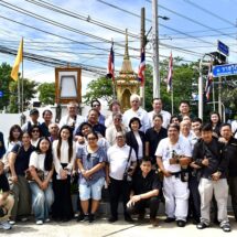 บิ๊กแก้ว-ลูกชาย ถวายผลไม้ “พระสยามเทวาธิราช” เสริมสิริมงคล