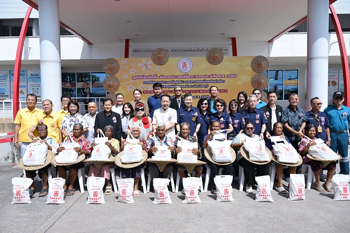 ป่อเต็กตึ๊ง ยกทัพแจกทานทิ้งกระจาด 3,000 ชุด ช่วยผู้ยากไร้ศรีราชา