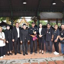 ครอบครัว-ลูกศิษย์ และคนดังหลายวงการ ร่วมอาลัย ส่ง “อ.อาวุธ สหายเทวดา” ครั้งสุดท้าย ณ วัดเต็มรักสามัคคี