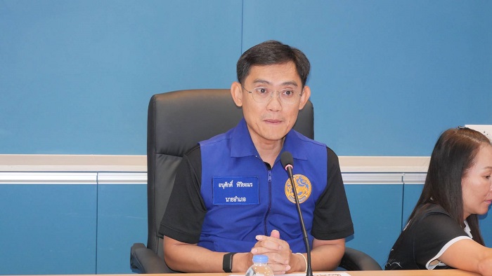 อำเภอบางละมุง เตรียมพร้อมพระราชพิธีถวายพระเพลิงพระบรมศพฯ จัด 2 ซุ้มถวายดอกไม้จันทน์ ผลิต 1 แสนดอก
