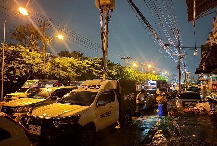 ทรู คอร์ปอเรชั่น ร่วมกับ กสทช. ส่งรถ COW เสริมสัญญาณ พื้นที่น้ำท่วมเคหะร่มเกล้า