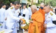 จังหวัดนนทบุรี จัดพิธีทำบุญตักบาตร-วางพวงมาลา น้อมรำลึกในหลวง ร.9 เนื่องในวันนวมินทรมหาราช
