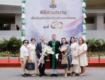 ฉลองความสำเร็จ “รต.นพ.ณพวิทย์” รับปริญญาแพทย์ฯ ครอบครัว “วุฒิจรัสธำรงค์” ร่วมยินดีอบอุ่น